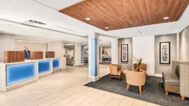 Budget Hotels With Free Airport Shuttle Options Await